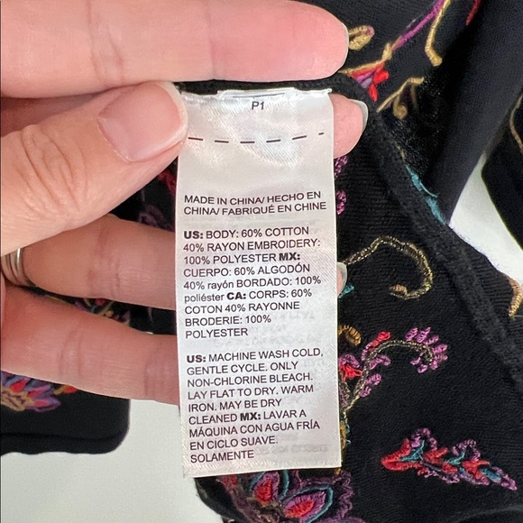 Chico's Romantic Boho Floral Embroidered Flare Cuff Black Cardigan size Medium - Picture 10 of 14